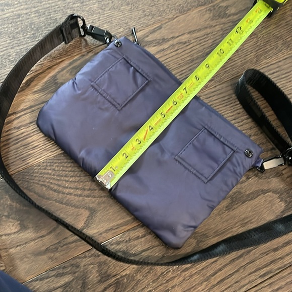 GoDashDot Fanny pack with black adjustable strap (strap is brand new) - Picture 9 of 9